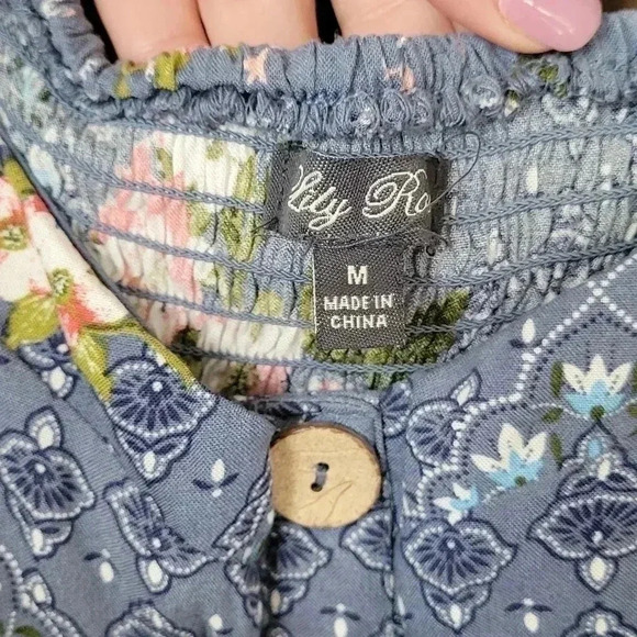 blue flowered dress, above the knee length, sz Medium, button up front - Picture 5 of 7